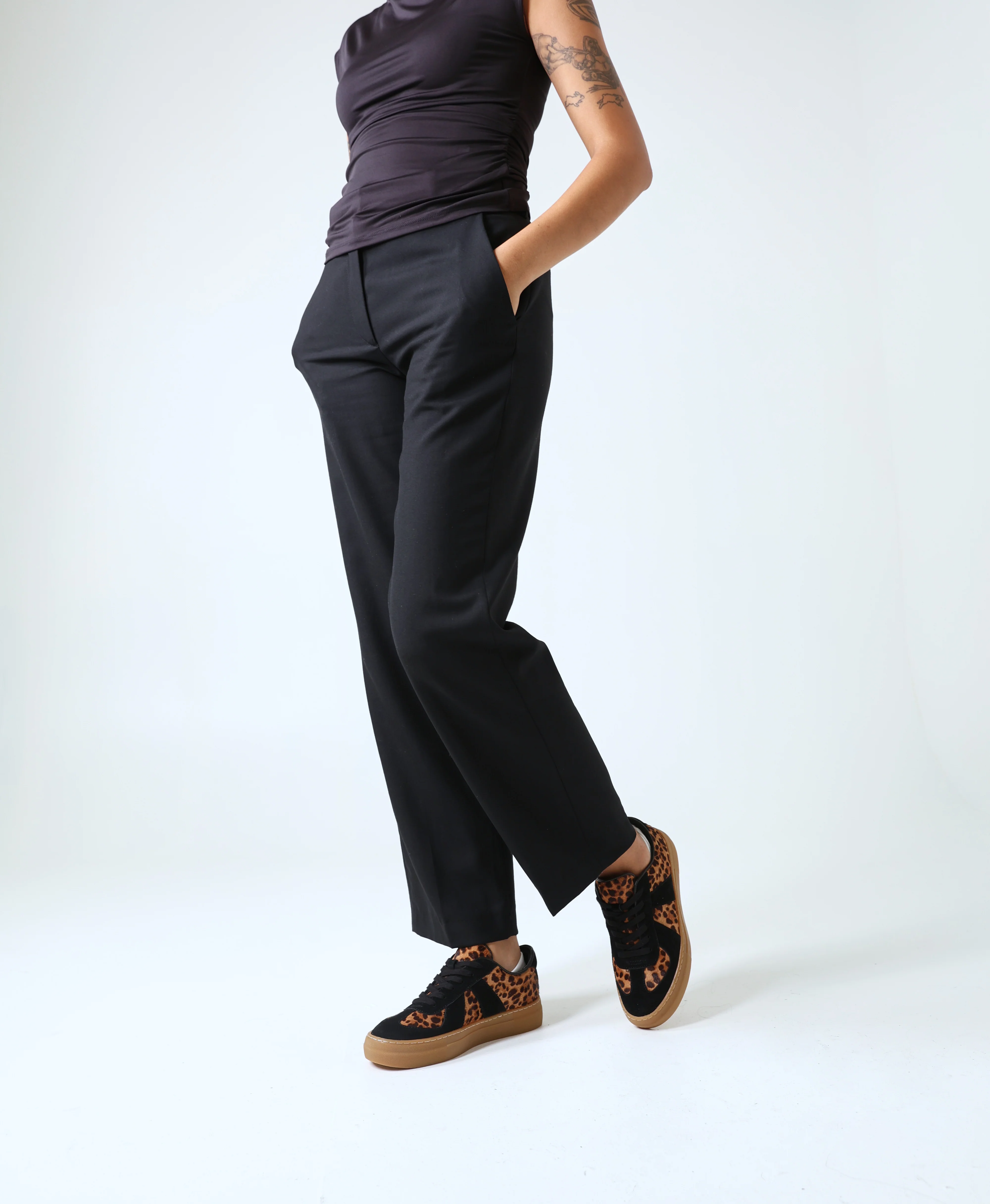 Val Sneaker - Image 2
